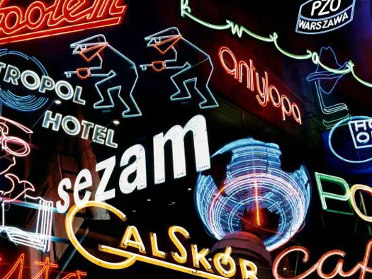 PURO CityGuide Warszawa Muzeum Neonów